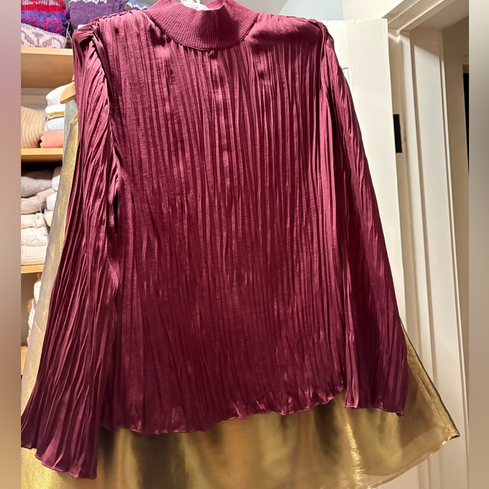 NWOT Vince crinkle top